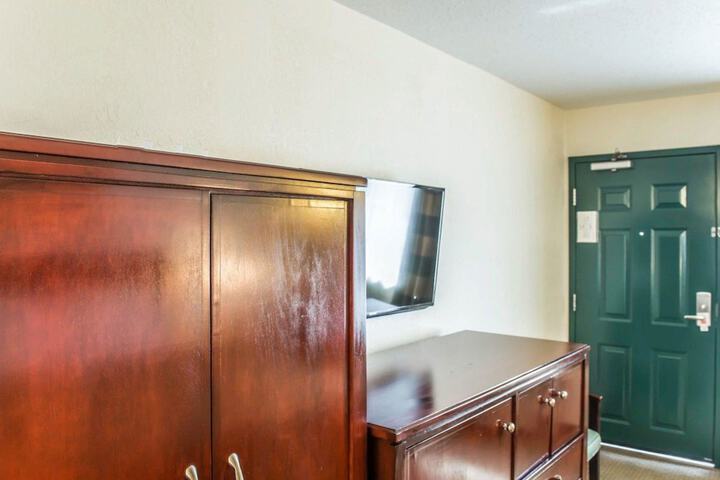 Room 32 of 76