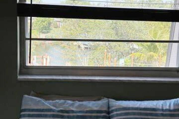 Waterfront corner 2 / 1 Apt
