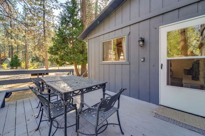Graeagle Vacation Rental Cabin w / Game Room!