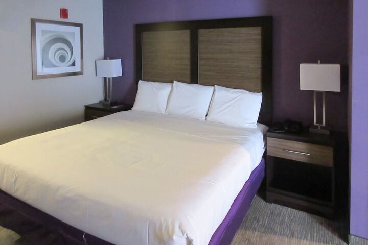 Room 13 of 32