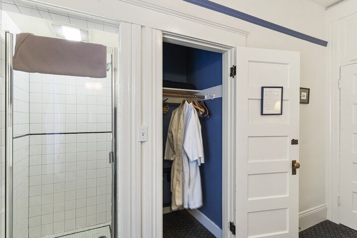 Room 14 of 38