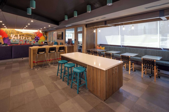 Breakfast/Coffee Service 27 of 37