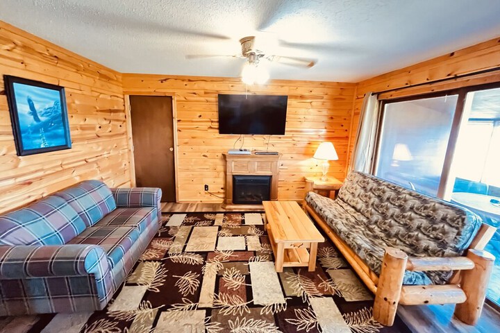 Horseshoe Bay Lodge