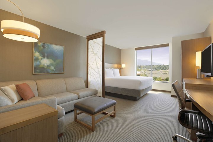 Room 21 of 37