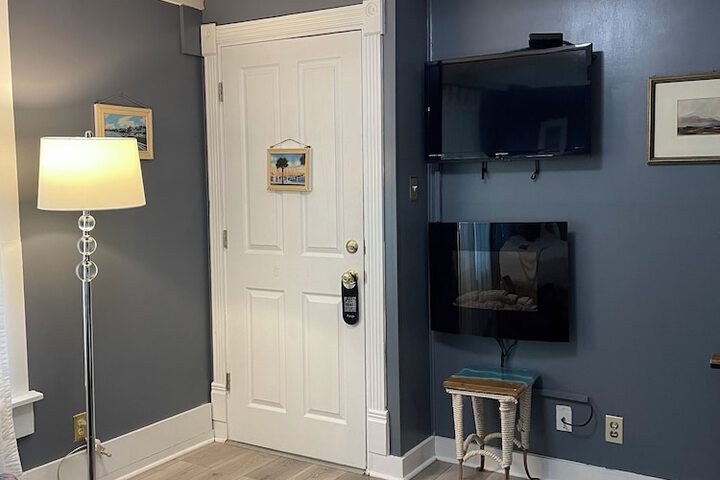 Room 37 of 100