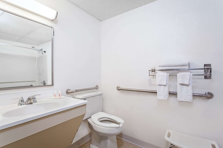 Room 5 of 16