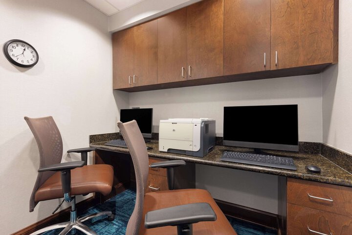 Business Center 31 of 31