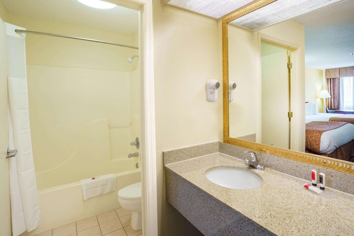 Room 16 of 36