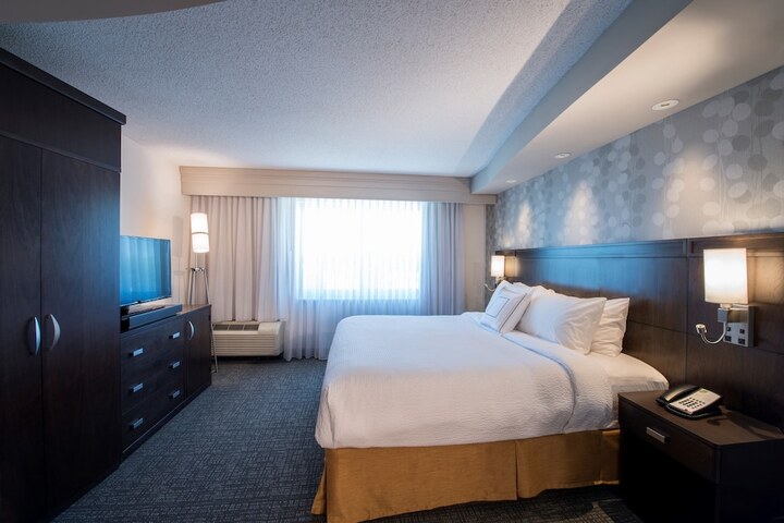 Room 17 of 38