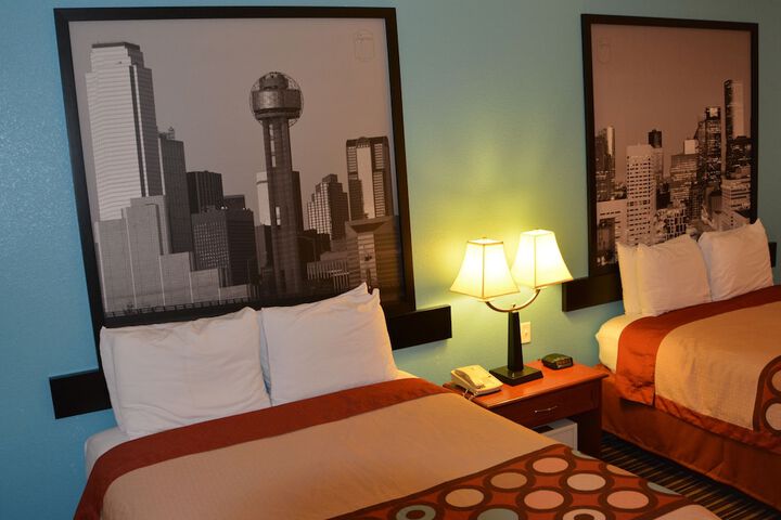 Super 8 by Wyndham Austin / Airport South