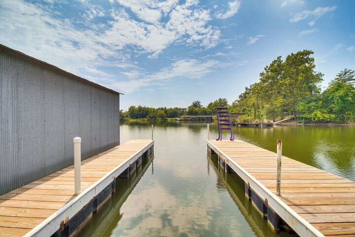 On-site Lake Access: Pet-friendly Vinita Home
