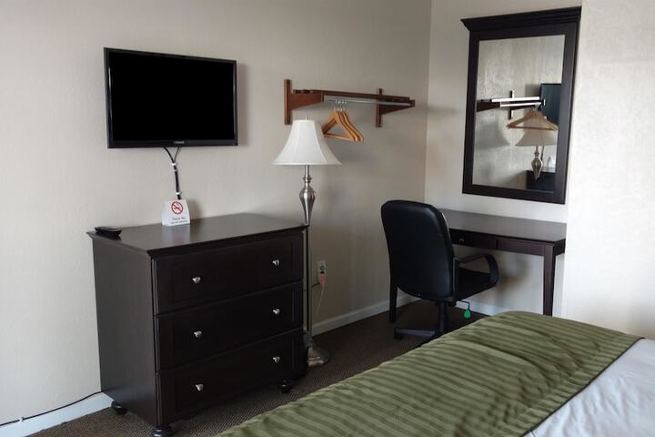 Room 10 of 14
