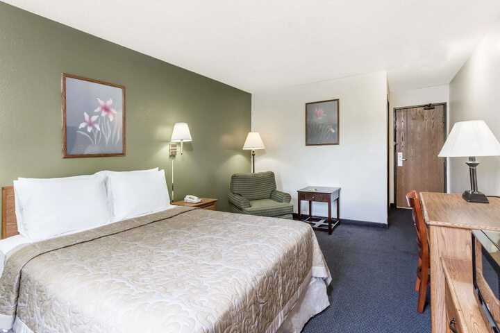 Room 15 of 16