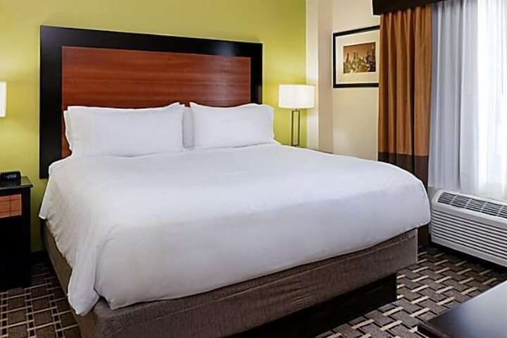 Room 10 of 75