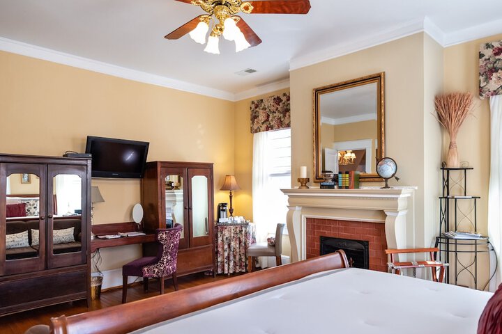 Room 17 of 48