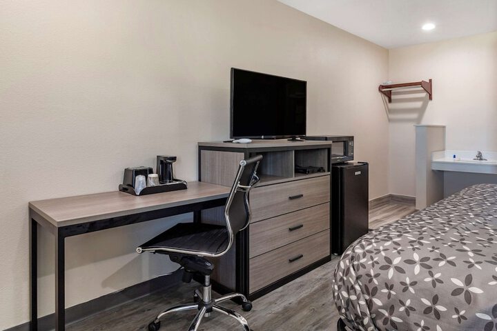 Room 14 of 30