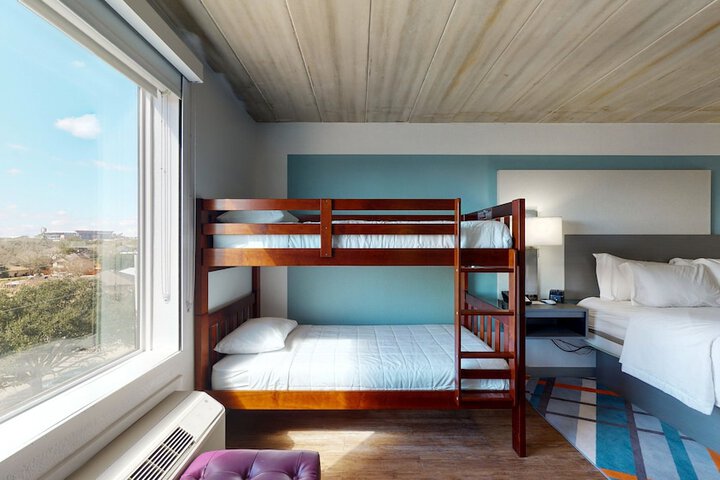Room 46 of 110