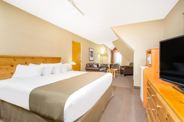 Canmore Inn & Suites