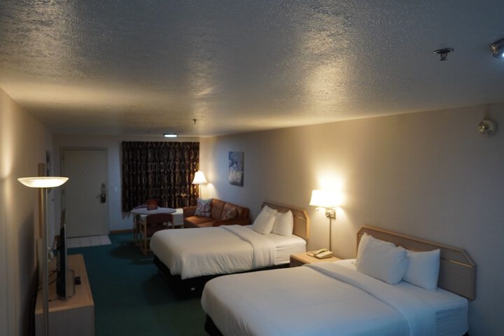 Timberland Inn & Suites