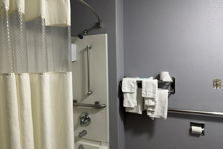 Room 30 of 34