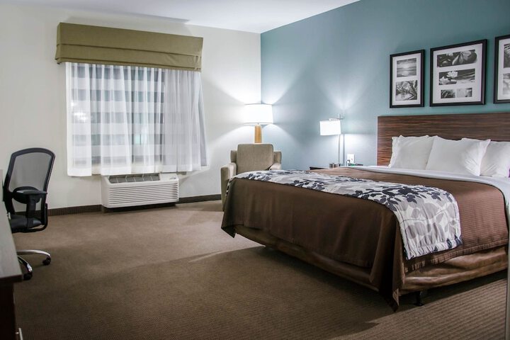 Room 33 of 41