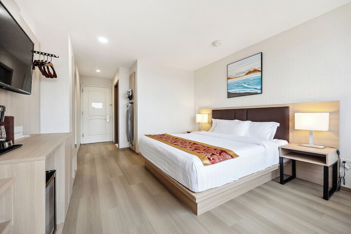 Ramada by Wyndham Flushing Queens