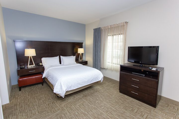 Staybridge Suites Bowling Green by IHG