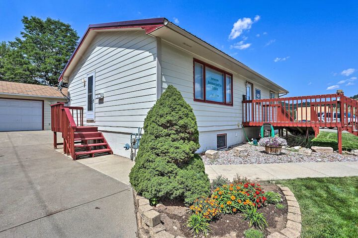 Centrally Located Sturgis Apt on Main St. w / Garage