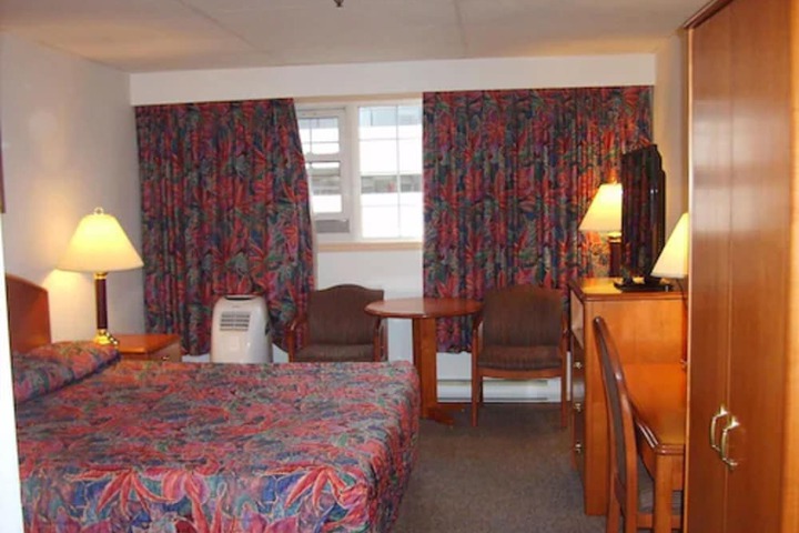 Room 21 of 40