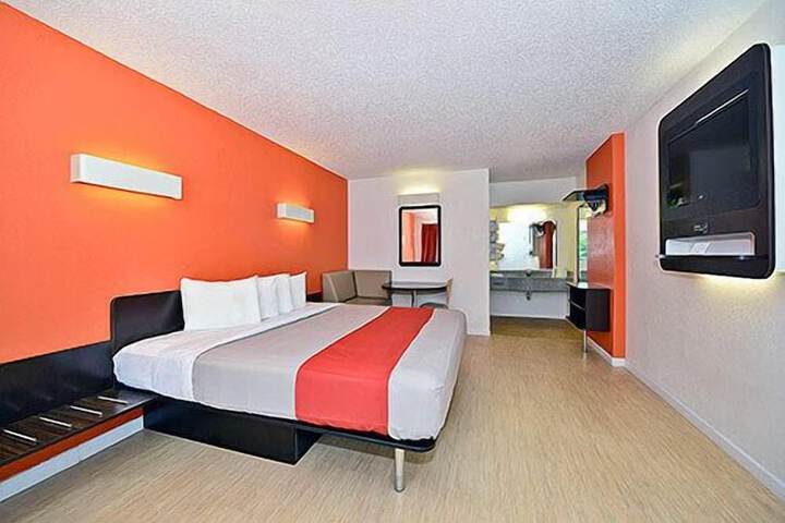 Room 43 of 49