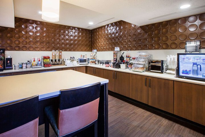 Wingate by Wyndham Roseville / Detroit