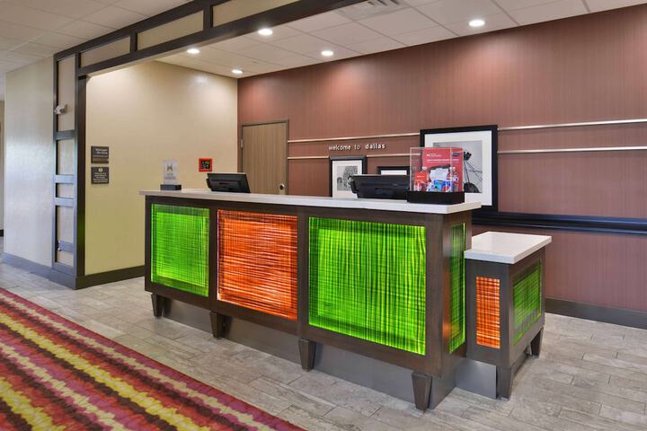 Hampton Inn & Suites Dallas Market Center