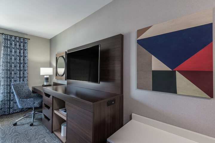 Hampton Inn & Suites Fort Wayne Downtown