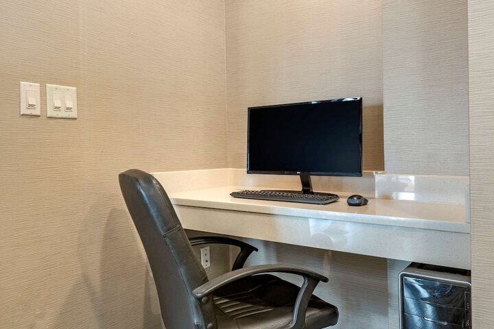 Business Center 40 of 40