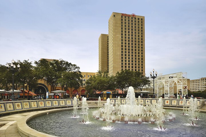 Hilton New Orleans Riverside