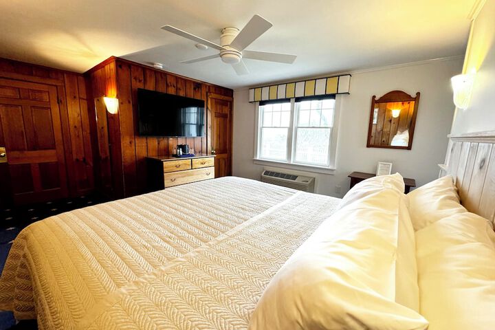 Room 40 of 77