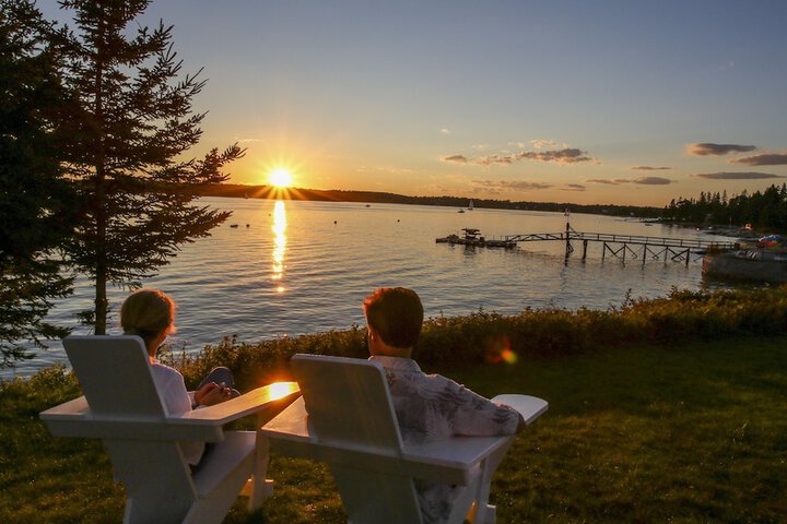 Spruce Point Inn