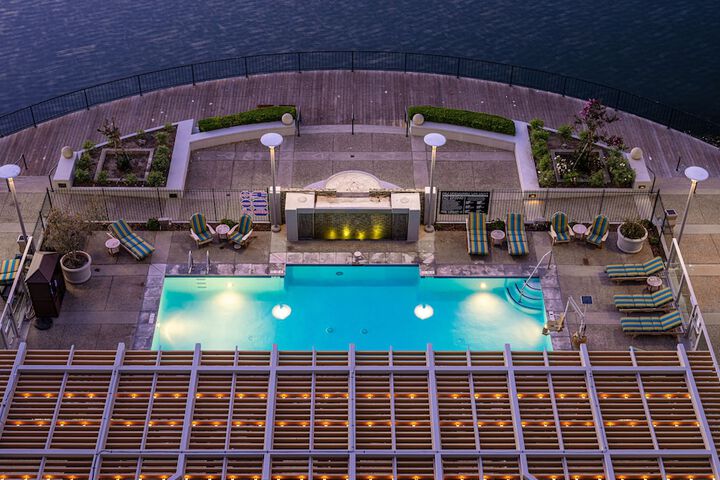 Pool 32 of 196
