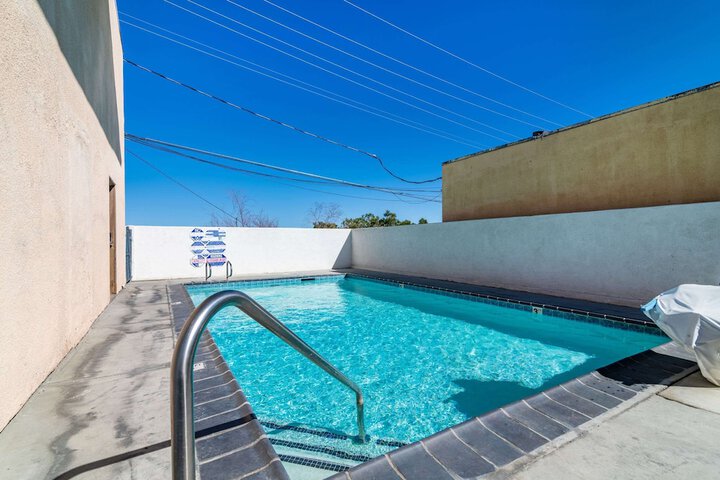 Pool 9 of 37