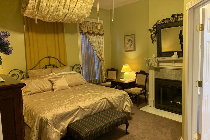 Room 73 of 112