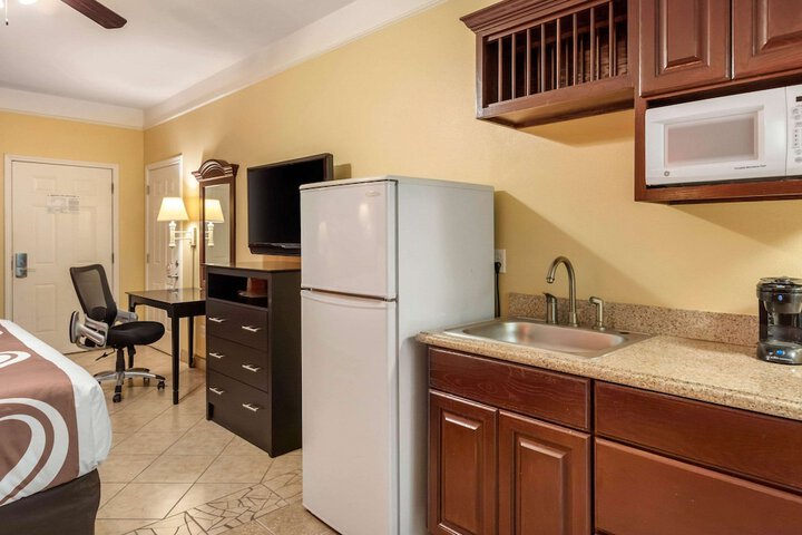 Quality Inn & Suites at the Outlets Mercedes / Weslaco