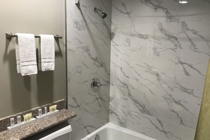 Room 17 of 28