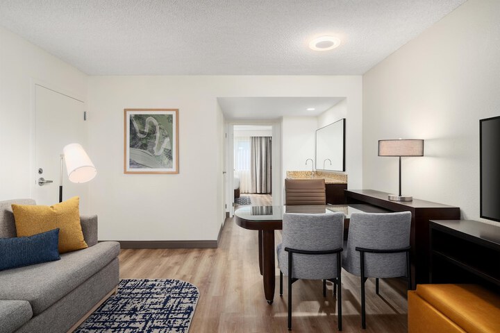Embassy Suites by Hilton Seattle Tacoma International Airport