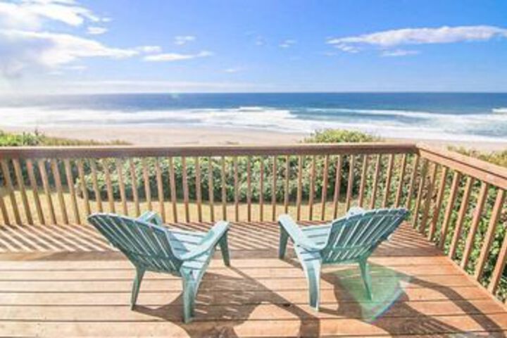 A Beachfront Fantasea 3 Br home by RedAwning