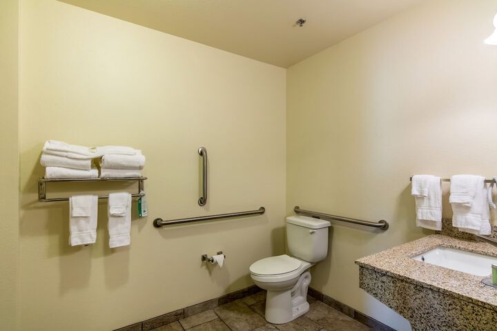 Room 13 of 40