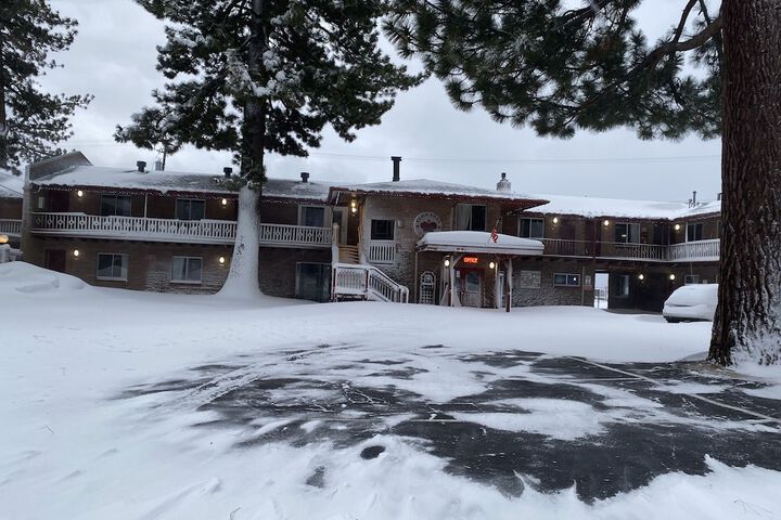 Crown Motel