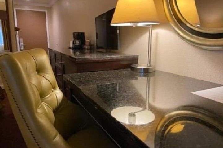 Room 8 of 19