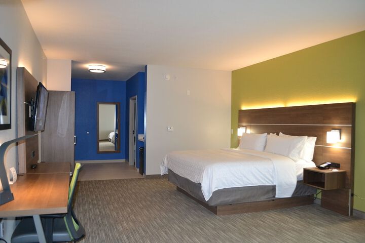 Room 15 of 34