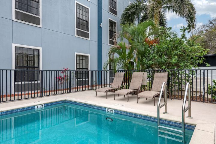 Pool 4 of 30