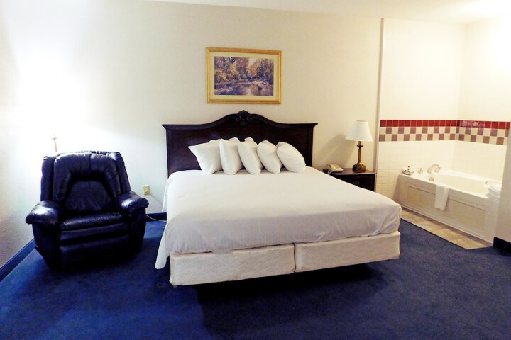 Room 11 of 16